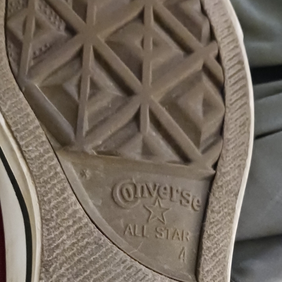 Mens Converse Size 4, Woman's size 6 - Picture 6 of 6
